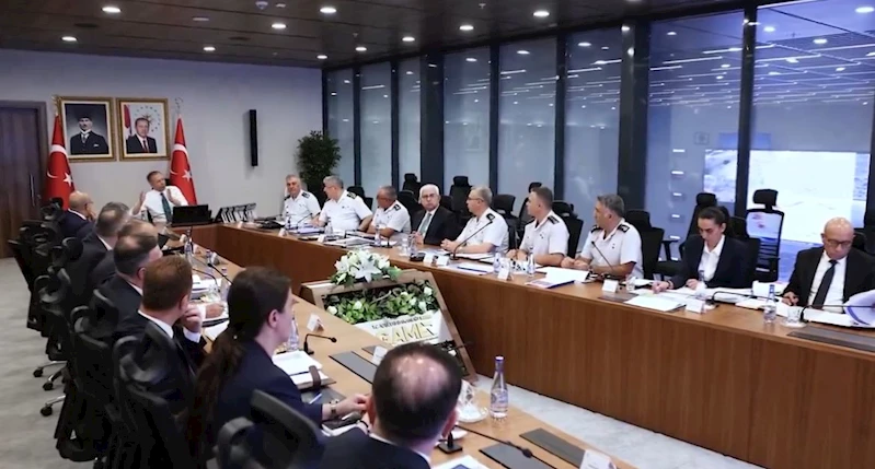 İçişleri Bakanı Yerlikaya’dan Güvenlik Zirvesi: ‘Yılın 365 günü suçla mücadeleye devam’  - Videolu Haber