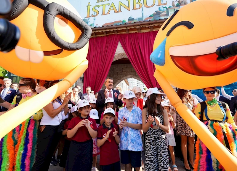 Milli Eğitim Bakanı Yusuf Tekin, BİZ Projesi Kortej Yürüyüşüne katıldı 