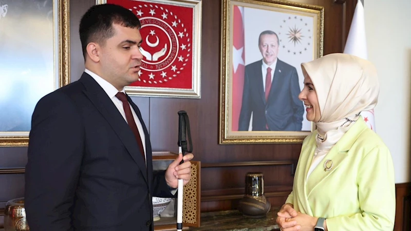 Türkiye’nin ilk görme engelli hakimi Sabit Kılıç’a Bakan Göktaş’tan tebrik  