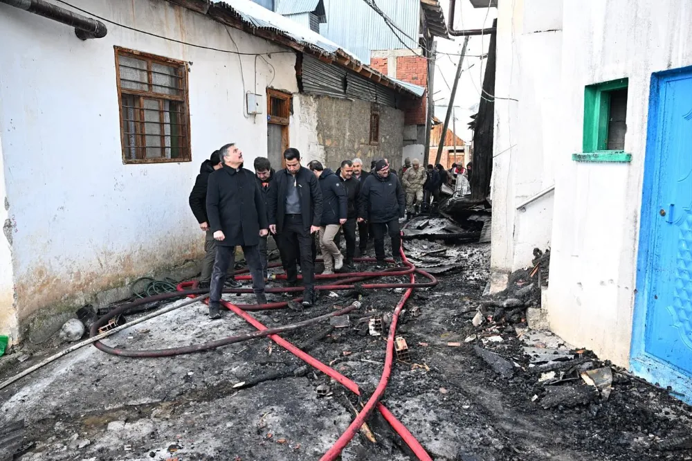 Vali Çiftçi İspir Duruköy yangınında incelemede bulundu
