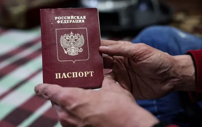 Ruslar, Rus pasaportu olmadan işgal altındaki Ukraynalıların emeklilik maaşlarını durdurdu 