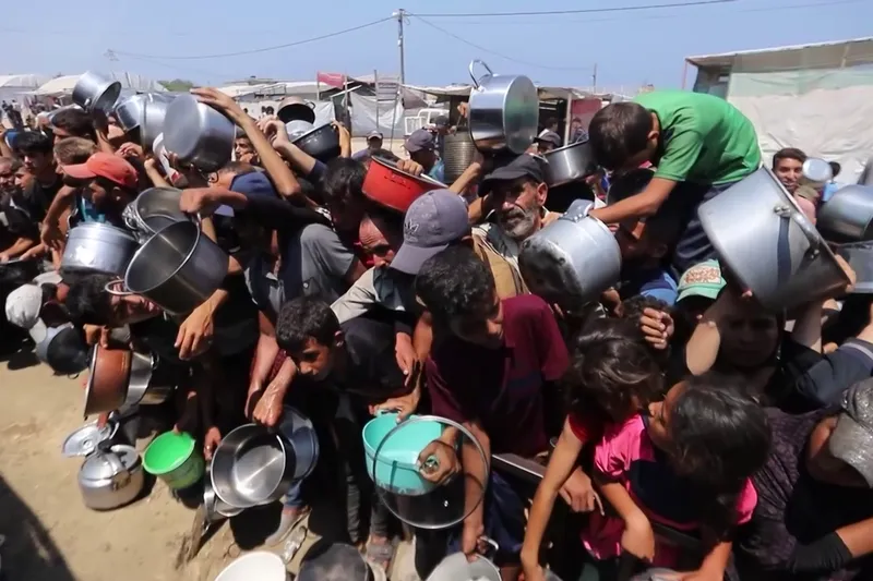 Acır: Yürüyüşler ve boykotlar yöneticilere mesajdır, ama güçlü iman olmadan adım atılamaz