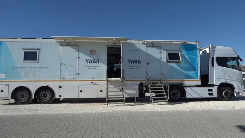 YASA Tırı 17 Ekim’e Kadar Adıyamanlı Depremzedelere Ücretsiz Hukuki Danışmanlık Verecek  - Videolu Haber