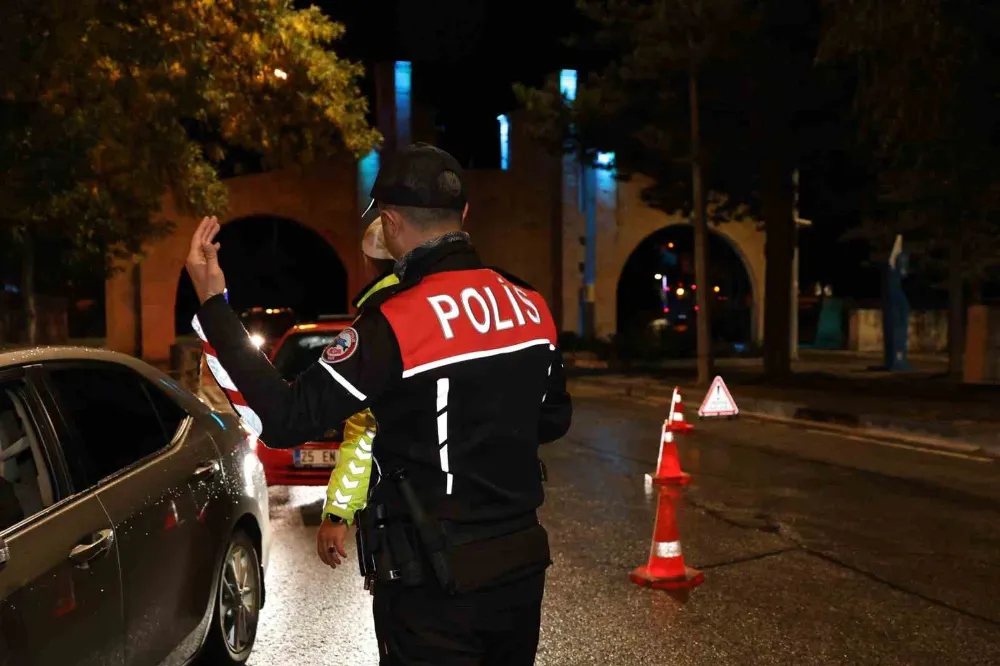 Erzurum’da Polis Denetimleri Hız Kazandı, Öğrencilere Bilgilendirme Çalışmaları Yapıldı