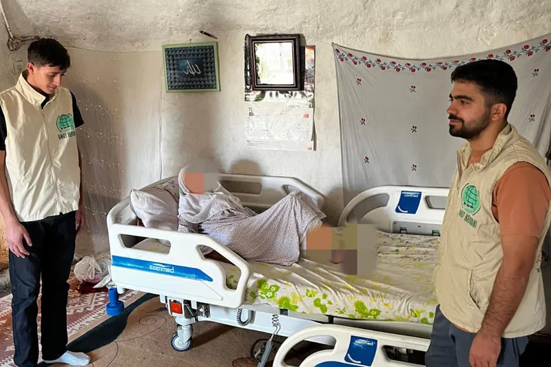 Umut Kervanı, yatalak yaşlı kadına umut oldu