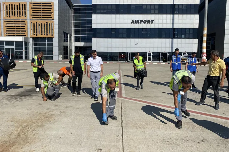 Uçuş emniyeti için yabancı madde temizliği yürüyüşü düzenlendi