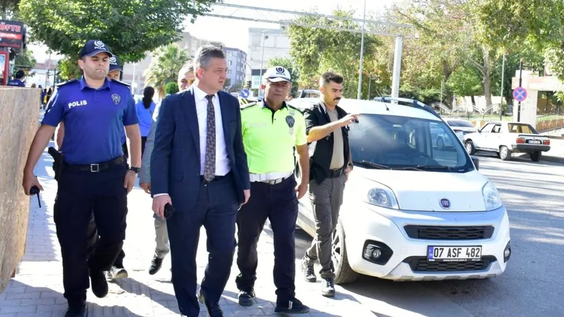 İl Emniyet Müdürü Arzum Nazman, trafik güvenliği için sahada  