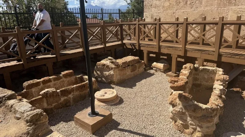 Yivli Minare çevresinde tarih gün yüzüne çıktı: 3 mezar koruma altına alındı