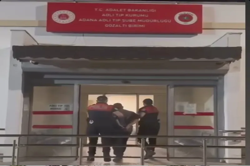 Adana’da durdurulan şüphelinin poşetinden 5 tabanca çıktı