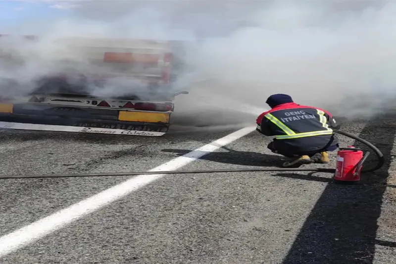 Seyir halindeki tır