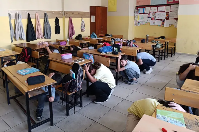 Okullarda eş zamanlı afet tatbikatı yapılacak