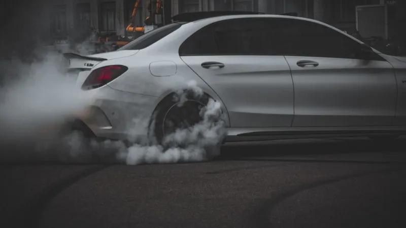 Trafik kurallarına ağır yaptırımlar geliyor: Drift atan 140 bin TL ceza ödeyecek 