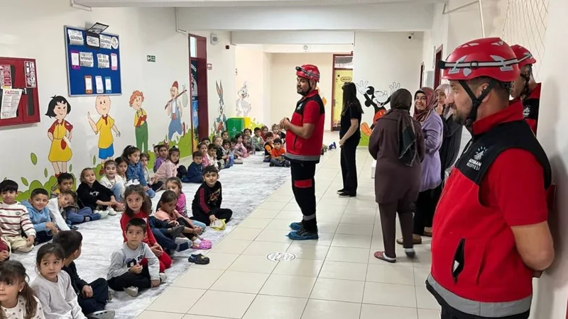 Başkan Tutdere: ‘Her çocuğumuz afet bilincine sahip olmalı’ 