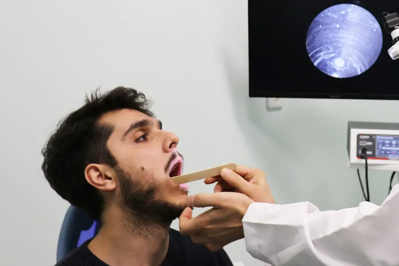 Uzun süren ses kısıklığına dikkat!