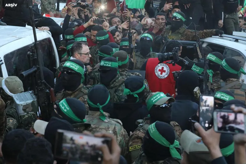 HAMAS, 7 esiri Kızılhaç