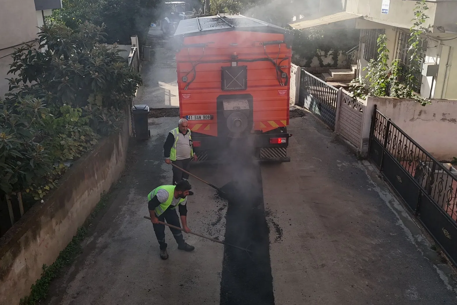 Kocaeli Gebze’de asfalt mesaisi sürüyor