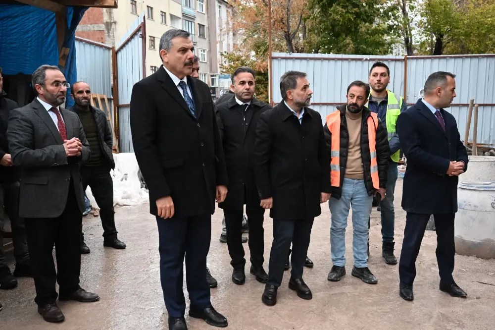 Vali Çiftçiden restorasyonu devam eden Fetih Camiine inceleme