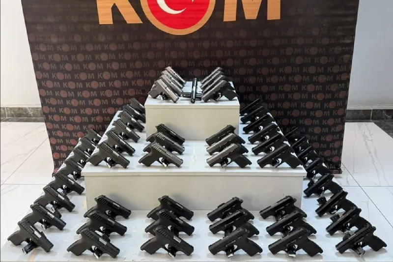 Uşak’ta yolcu otobüsünde 55 tabanca ele geçirildi