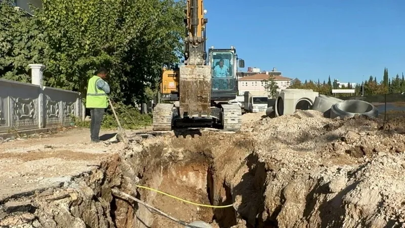 Adıyaman’da Sümerevler Mahallesi’nde kanalizasyon hattı yenileniyor 