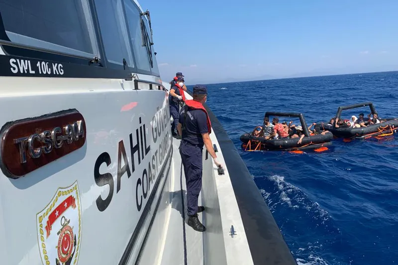 Muğla açıklarında 22 düzensiz göçmen kurtarıldı