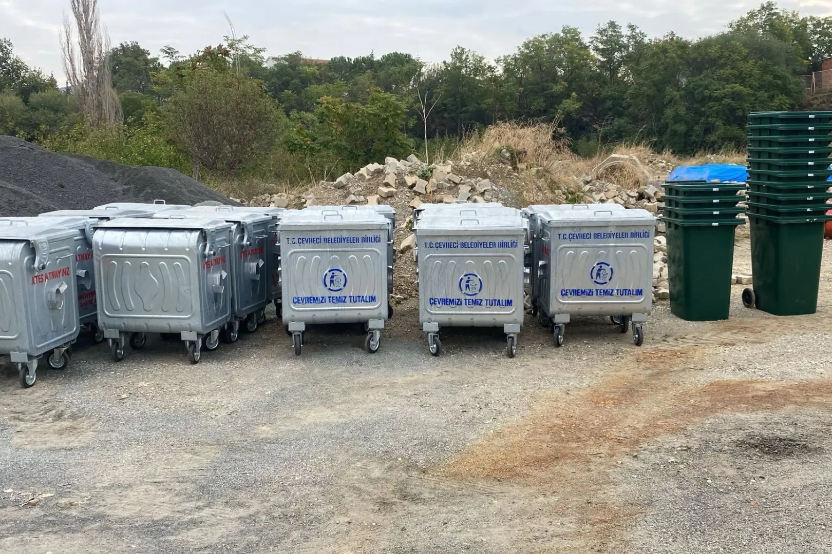 Yenimuhacir’e 29 yeni çöp konteyneri