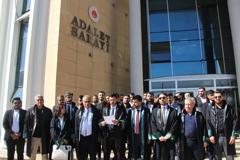 Şırnak’ta Genç avukatlar CMK ücret tarifesinin değiştirilmesi için basın açıklaması yaptı
