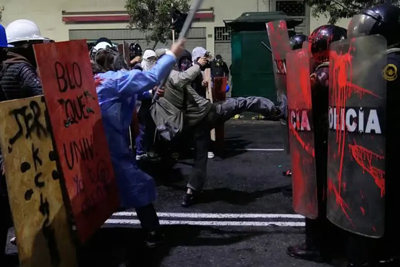 Peru’da protestolar devam ediyor: 1 ölü, onlarca yaralı