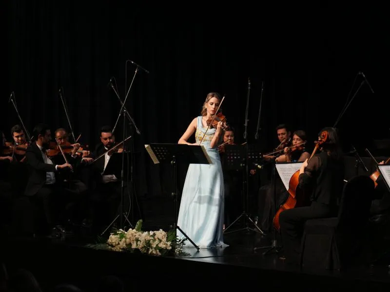 Mersin Büyükşehir Belediyesi Oda Orkestrası İlk Konserini Verdi