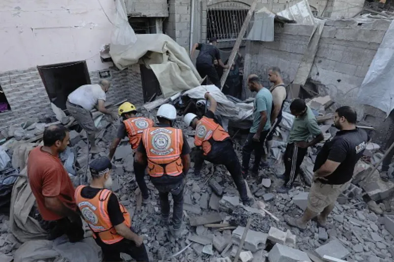 Gazze Sivil Savunma İdaresi: Enkaz altında 10 bin şehit var