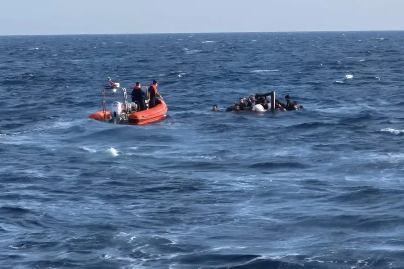 Aydın açıklarında 26 düzensiz göçmen kurtarıldı