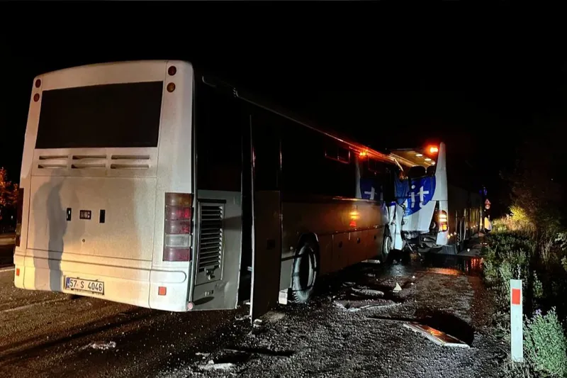 Sinop’ta işçileri taşıyan otobüs yolcu otobüsüne çarptı: 13 yaralı