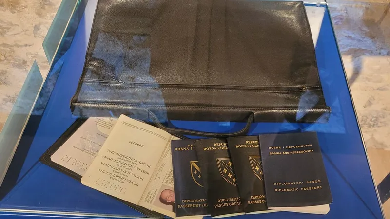 Aliya İzzetbegoviç müzesi tarihe ışık tutuyor