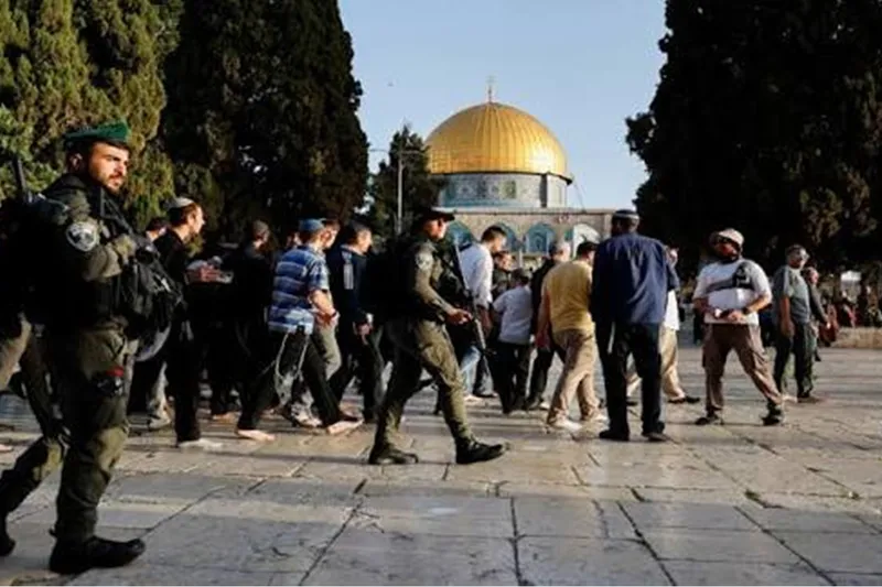 İşgalci yerleşimcilerden Mescid-i Aksa