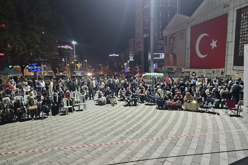 Bursa Küresel Sumud Filosu için meydanlarda