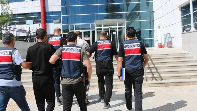 Adıyaman’da DAEŞ operasyonu: 2 kişi yakalandı  - Videolu Haber