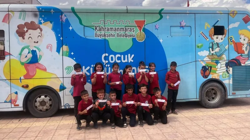Büyükşehir’in Mobil Çocuk Kütüphanesi Yollarda
