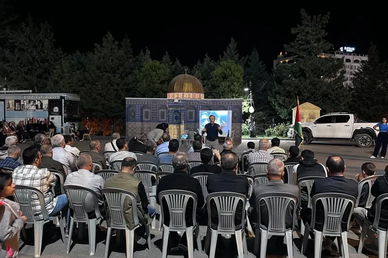 Mardin halkı Sumud Filosu için meydanlarda bir araya geldi 