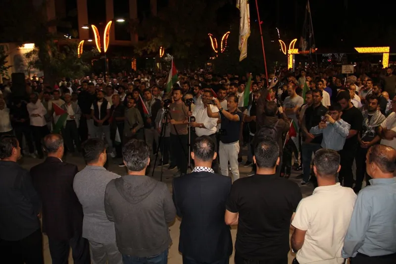 Türkiye halkı işgalcilerin saldırdığı Sumud Filosuna destek için meydanlarda