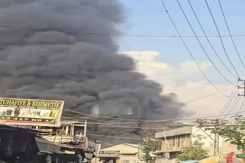 Adana’da tekstil dükkanında yangın çıktı