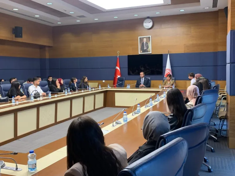 HÜDA PAR Milletvekili Ramanlı, Erciyes Üniversitesi öğrencilerini Meclis’te ağırladı