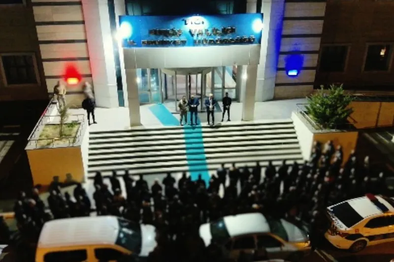 Bitlis merkezli 7 ilde eş zamanlı tefecilik operasyonu: 26 gözaltı