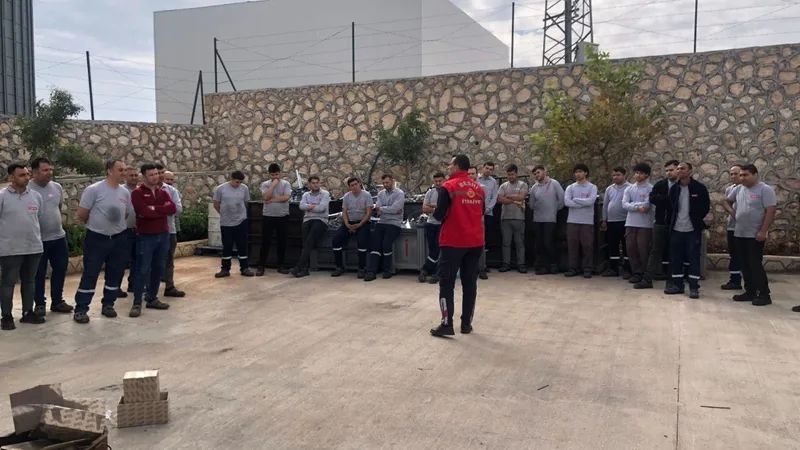 Besni İtfaiyesi’nden fabrika personeline yangın eğitimi 