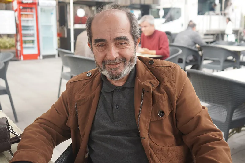 Yazar Demirbağ: Tiryakilik haline kadar kitapla yatıp kalkmamız lazım