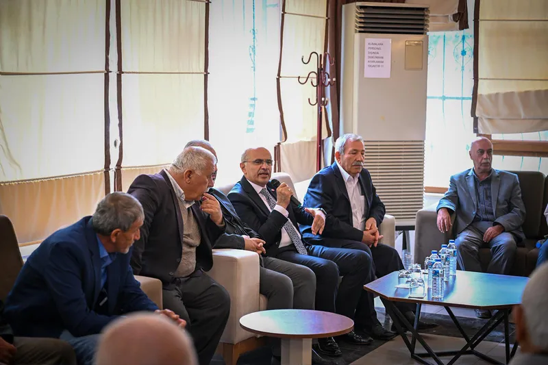 Malatya Büyükşehir Belediye Başkanı Er, vefa konağında yaşlılarla bir araya geldi