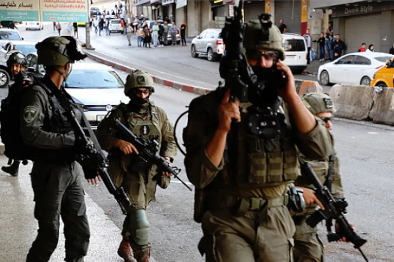 İşgal güçlerinden Batı Şeria’da baskın, yıkım ve alıkoyma dalgası