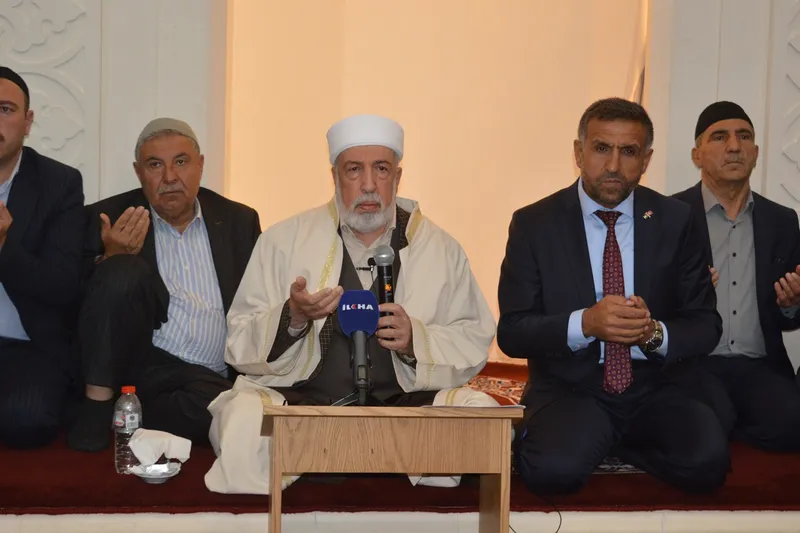 Esenyurt’ta başlayan kan davası, Siirtli alimin girişimiyle barışla sonuçlandı