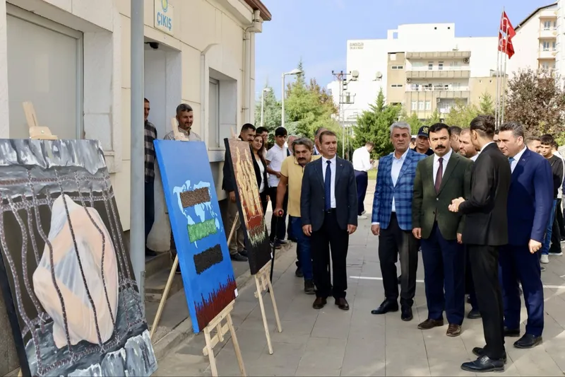 Kahta’da depremin izleri ‘Yıkıntıların Sessizliği’ sergisinde anlatıldı 