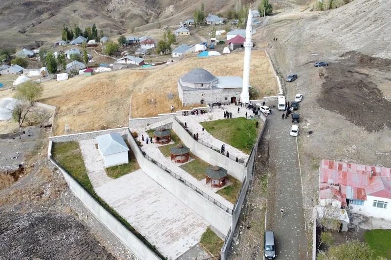 Sessizliğin tanığı: asırlık Toprakkale Camii
