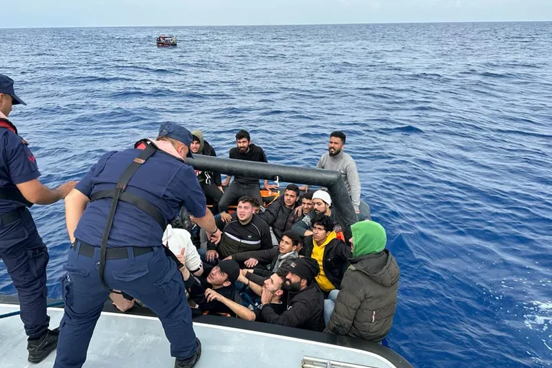 Muğla açıklarında 46 düzensiz göçmen kurtarıldı