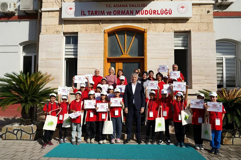 Lider çocuklar tarımı ve kooperatifçiliği yerinde öğrendi